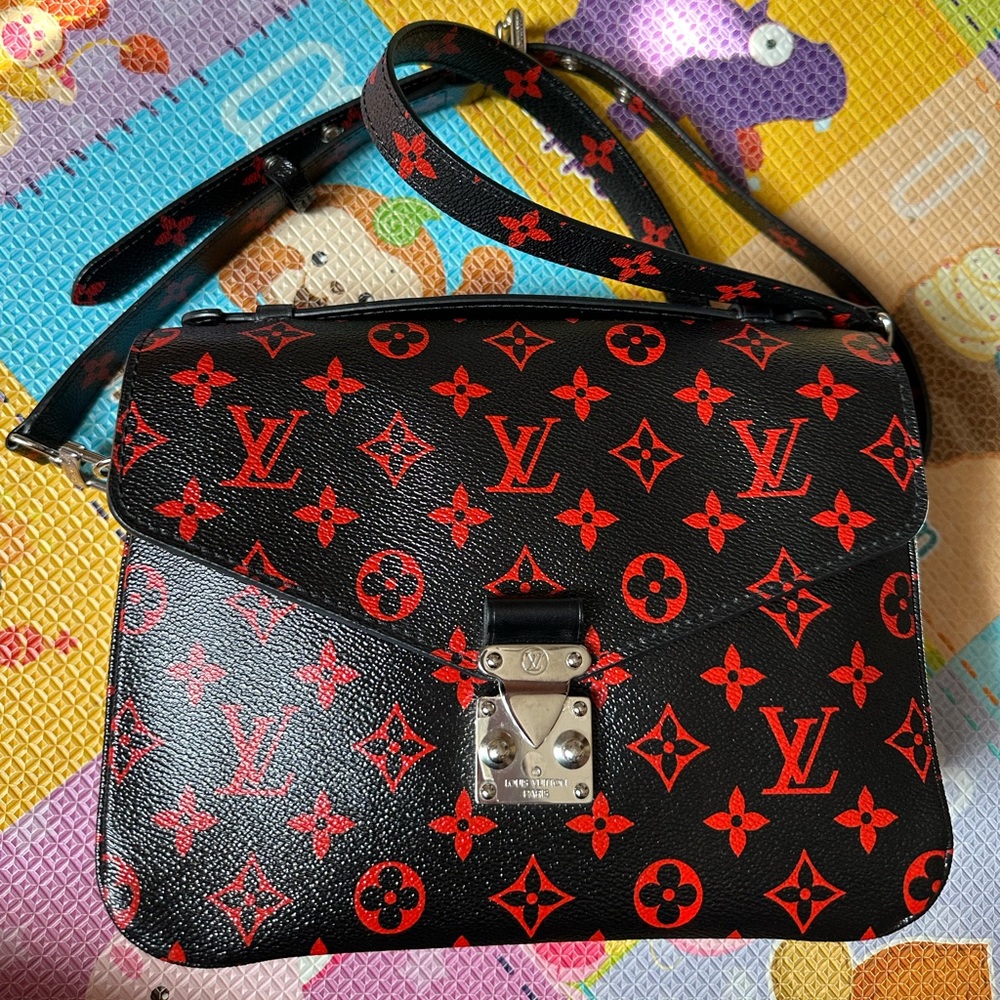 LOUIS VUITTON Metis Pochette Infrarouge Monogram